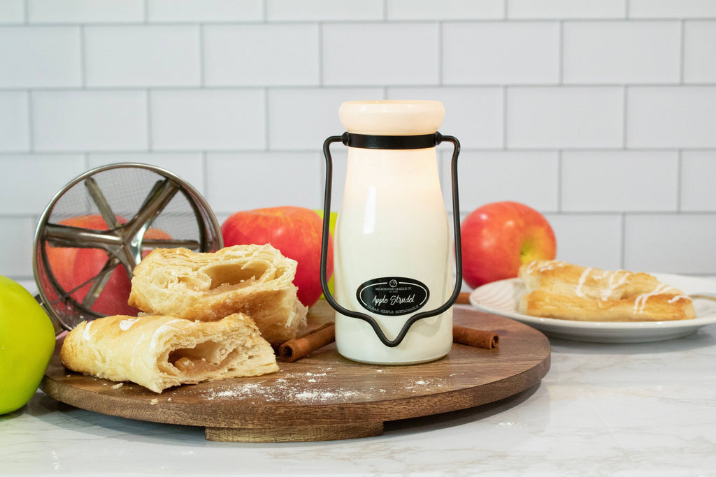 8 oz Milkbottle Candle: Apple Strudel