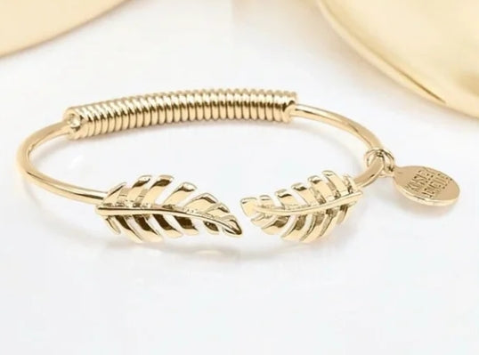 Kinsley Armelle Laurel Leaf Bracelet
