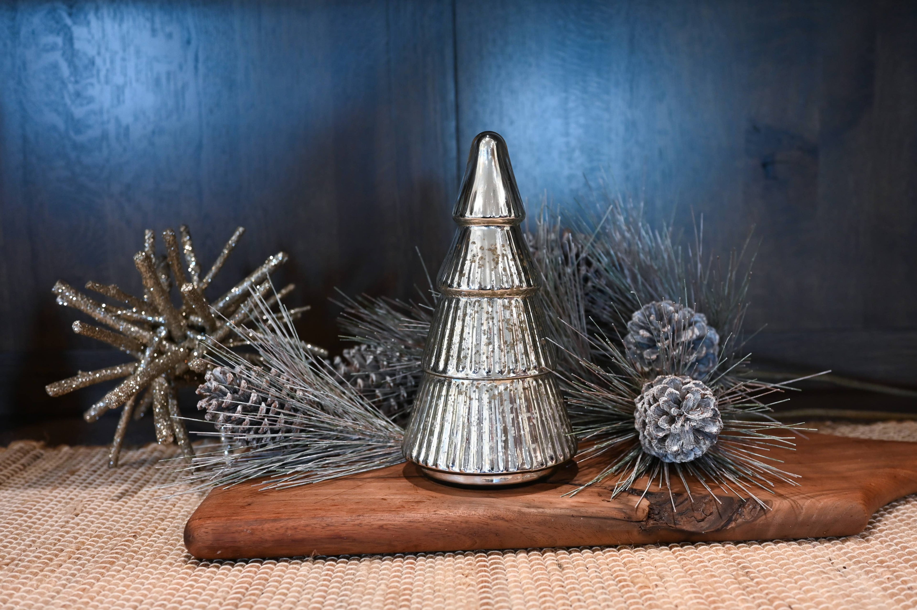 Winter LE Holiday Tree 8.5 oz: Balsam & Cedar Candle