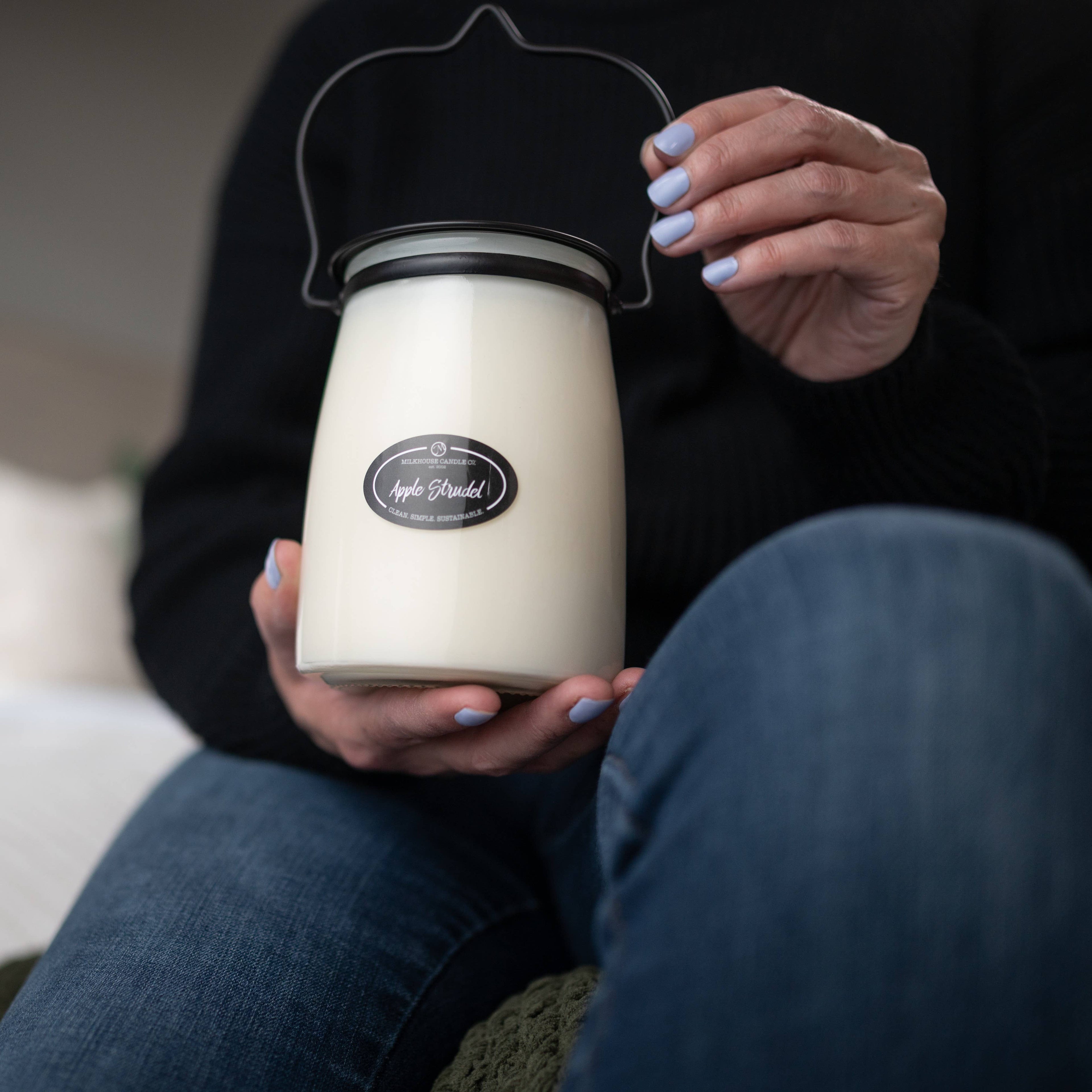 22 oz Butter Jar Candle: Apple Strudel