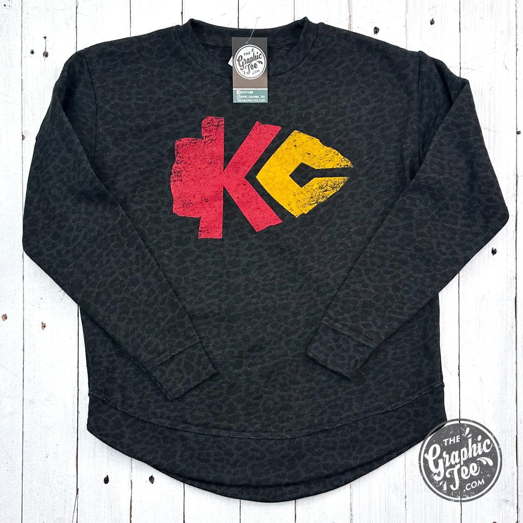 KC Arrowhead Black Leopard Women's Curved Hem Crewneck Sweatshirt